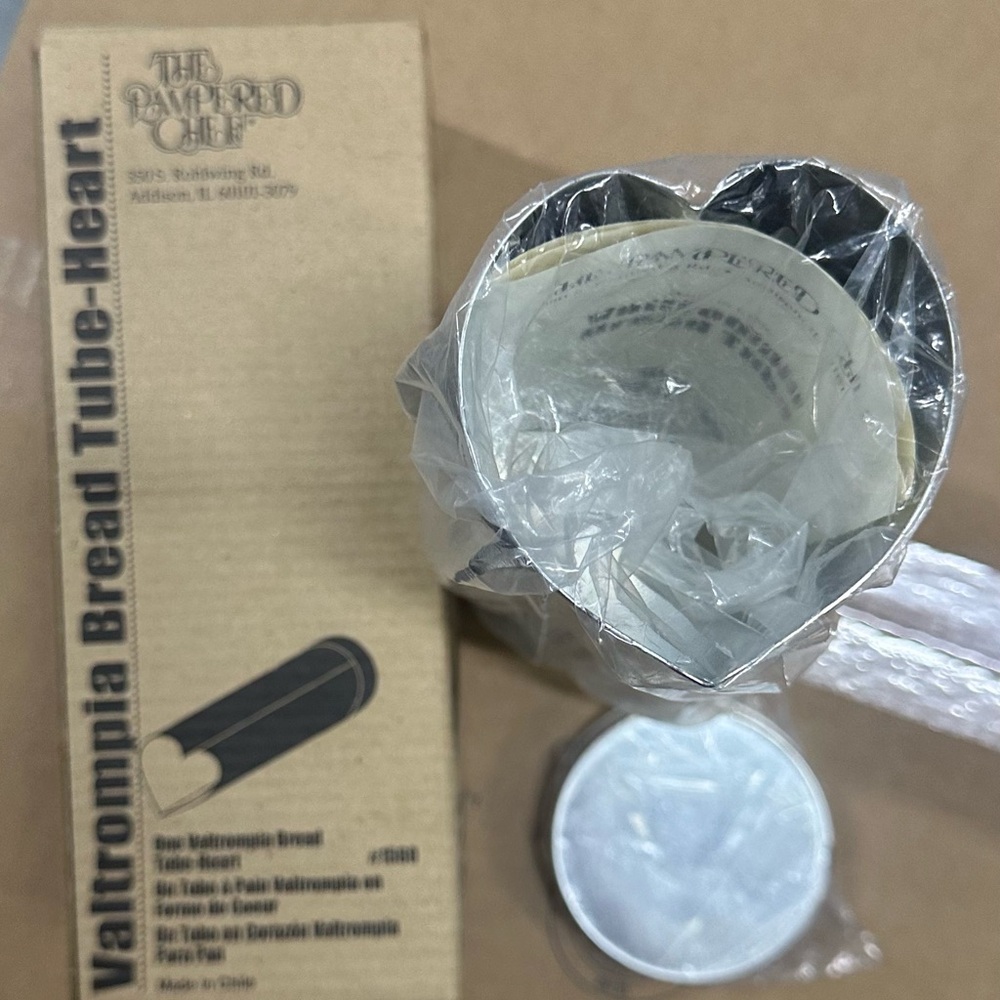 Pampered Chef Valtrompia Bread Tube -Heart